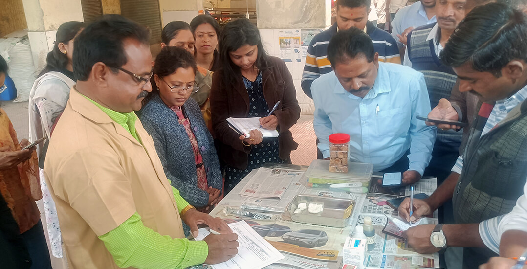 This image shows an Animal Rahat veterinarian teaching government veterinarians how to calculate the right dose of medicine for a painless castration procedure.